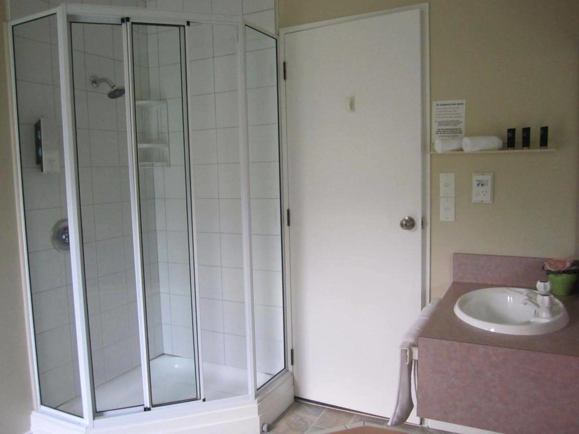 Camellia Court Motel โลเวอร์ฮัท ภายนอก รูปภาพ