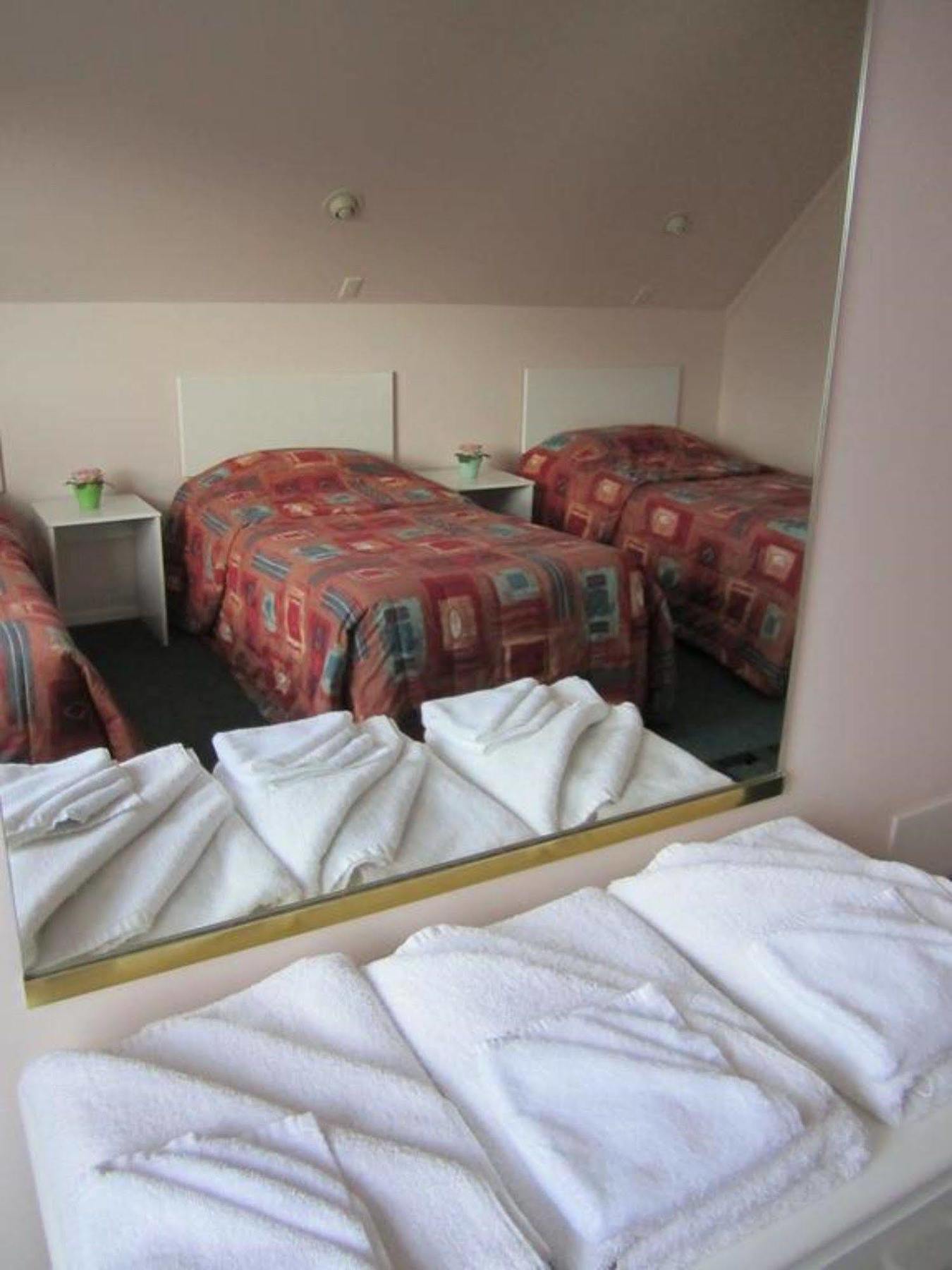Camellia Court Motel โลเวอร์ฮัท ภายนอก รูปภาพ