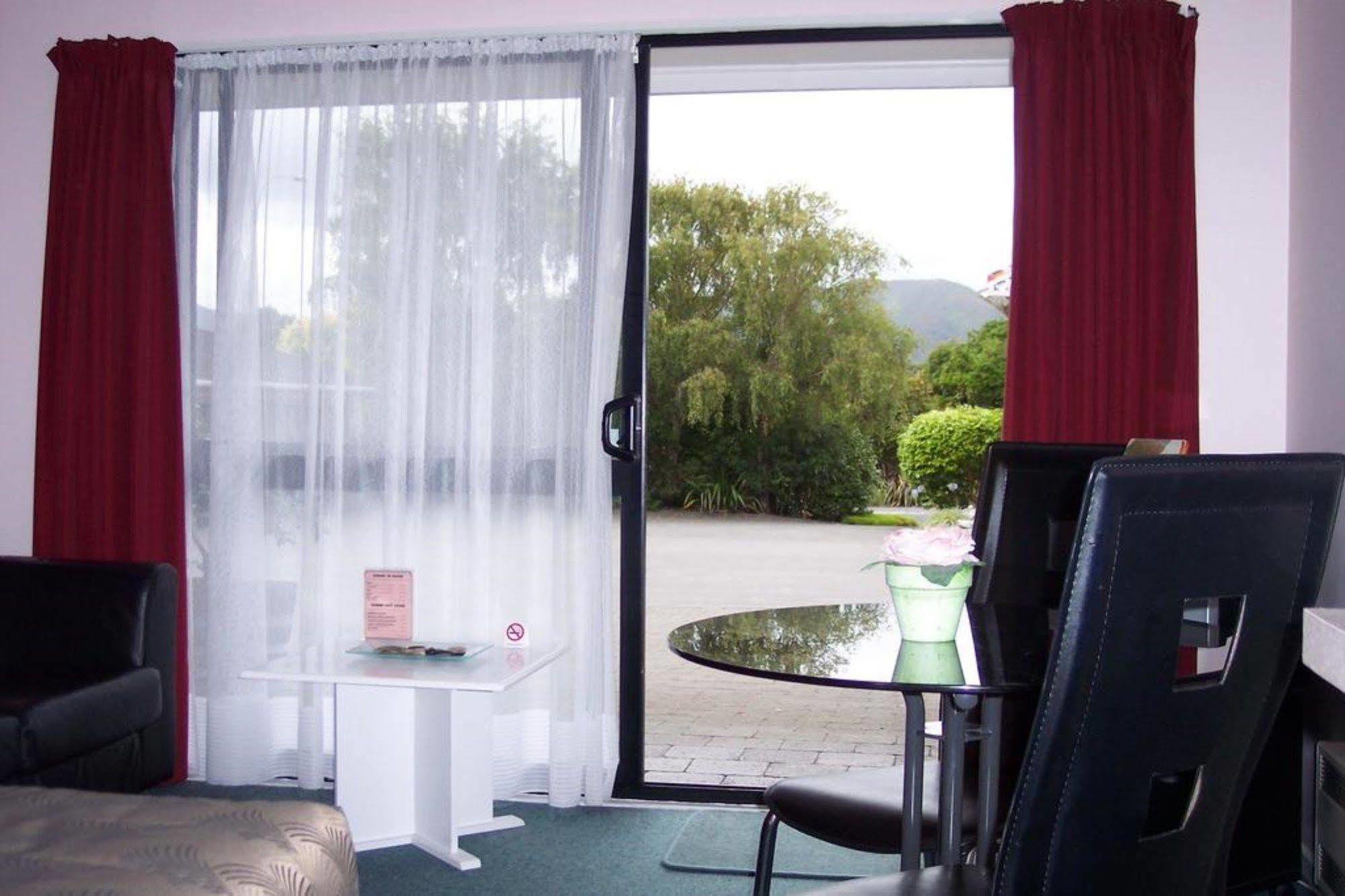Camellia Court Motel โลเวอร์ฮัท ภายนอก รูปภาพ