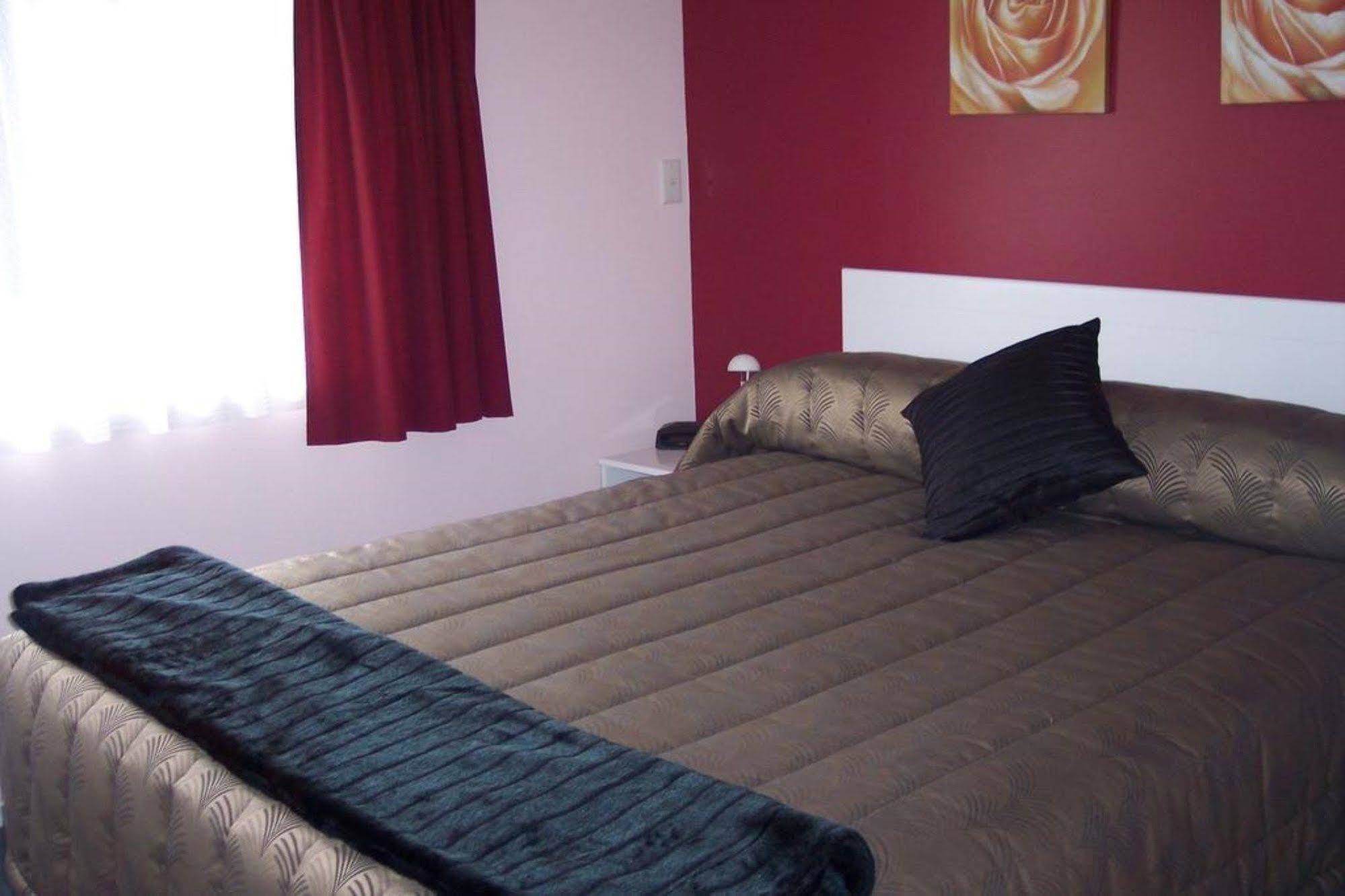 Camellia Court Motel โลเวอร์ฮัท ภายนอก รูปภาพ