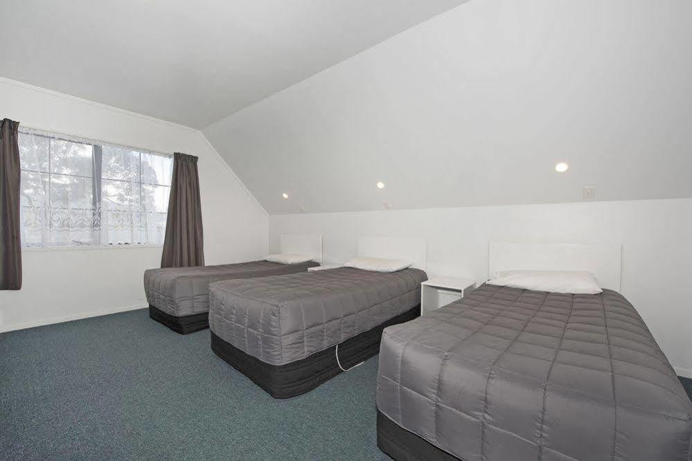 Camellia Court Motel โลเวอร์ฮัท ภายนอก รูปภาพ